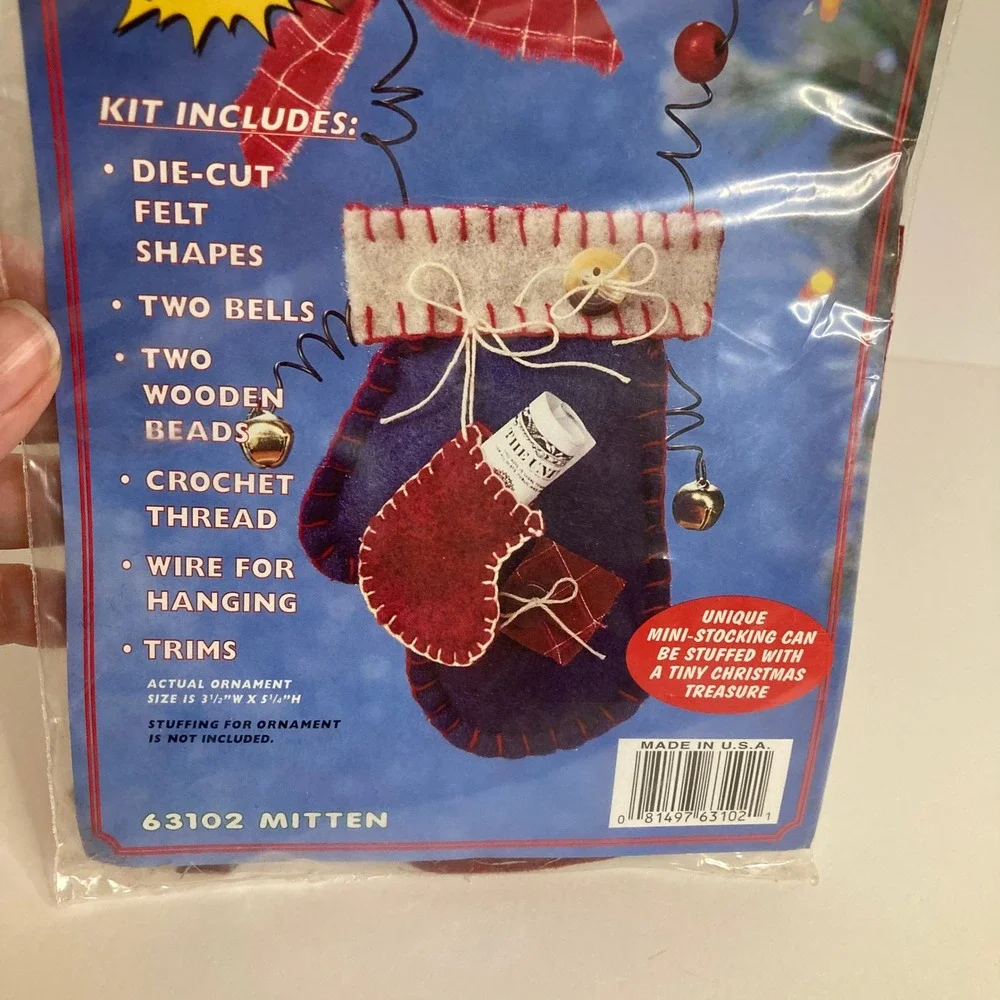 Whats New Ltd All Stuffed‎ Up Felt Ornament Kit Mitten 63102 Craft Holiday DIY